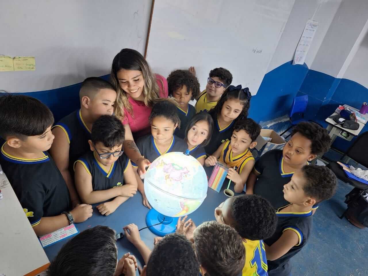 Aula na SER com professora e alunos